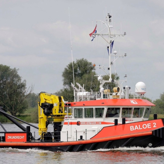 AKC 115 LHE4 in towing operation on the Baloe