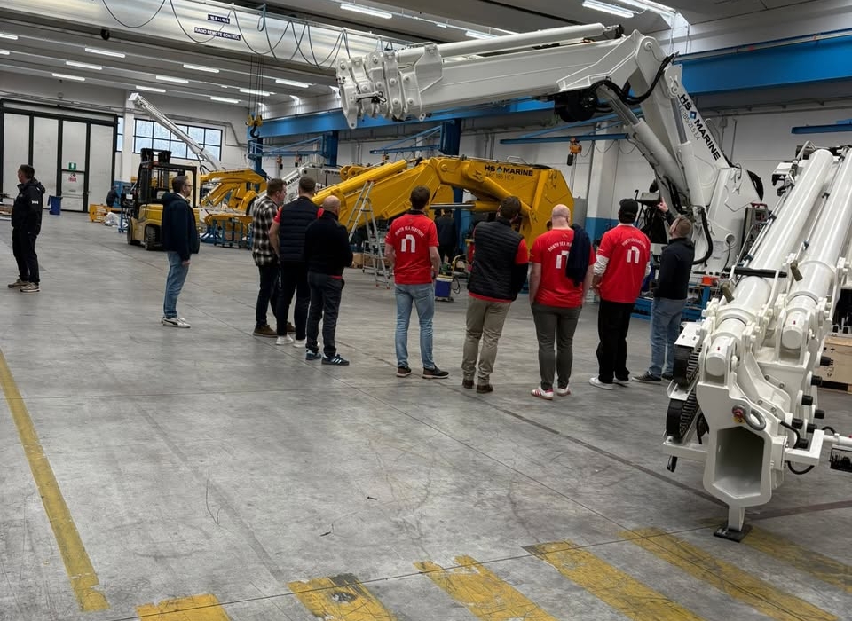 FRIENDS & CUSTOMERS IN HS.MARINE HEADQUARTERS